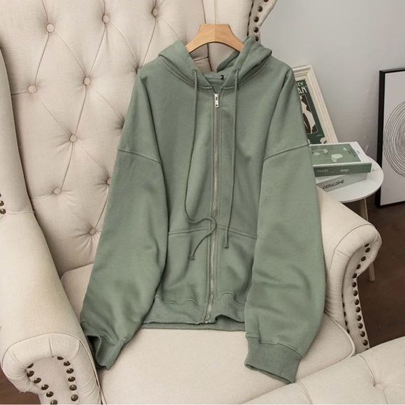 ｛Brandy❤️Melville｝Brand New Christy Hoodie/onesized fit, zip-up - Picture 7 of 10